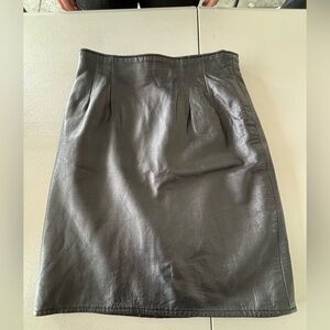 Vakko size 4 black leather skirt